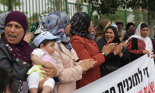 Rahat and al arkib residents together with Israeli activists, shout slogans against the upcoming decision to approve the Prawer Plan, Rahat, May 25, 2013. Photo by: Oren Ziv/Activestills.org