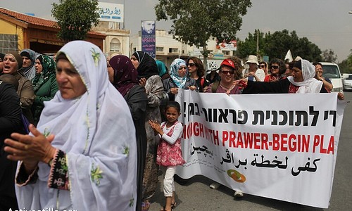 Rahat and al arkib residents together with Israeli activists, shout slogans against the upcoming decision to approve the Prawer Plan, Rahat, May 25, 2013. Photo by: Oren Ziv/Activestills.org