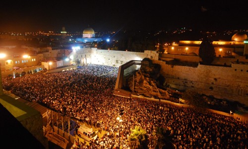 רחבת הכותל המערבי מלאה במעמד אמירת סליחות בערב יום הכיפורים תשע"א 2010